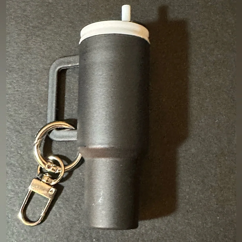 💥 $5 if bundled - NEW Mini Tumbler Keychain Holds money or chapstick